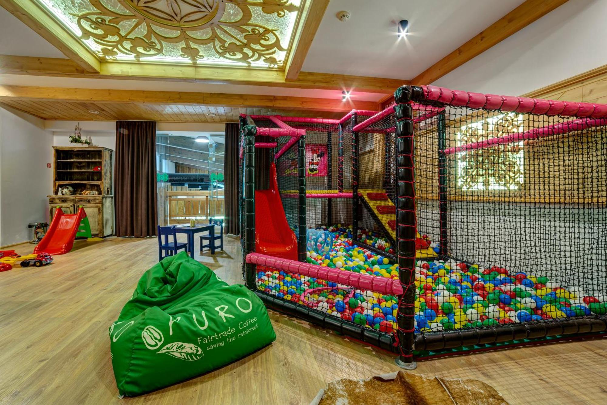 Hotel Strachan Family Jasna Demänovská Dolina Dış mekan fotoğraf